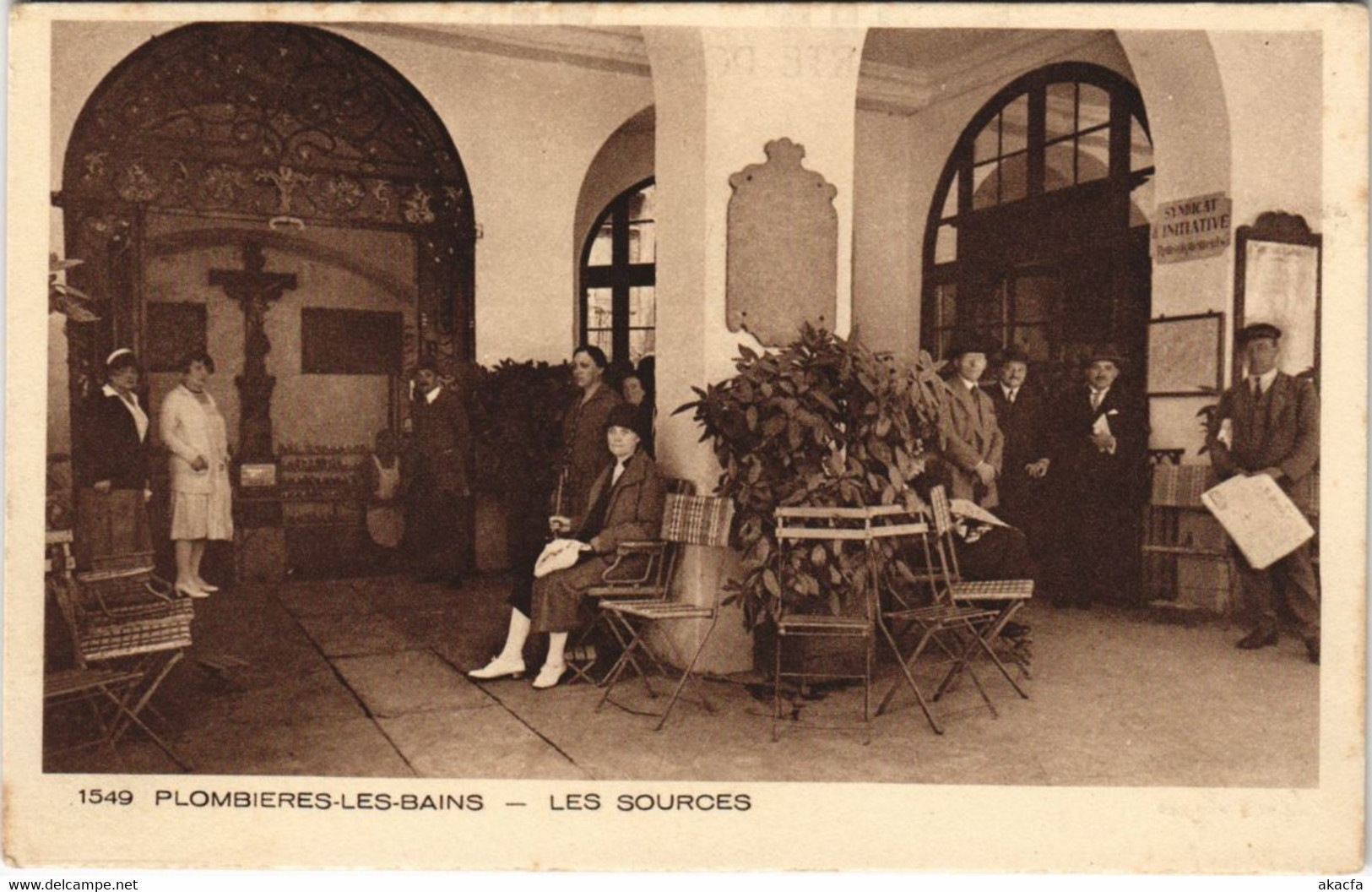 CPA PLOMBIERES-les-BAINS - Les sources (119817)