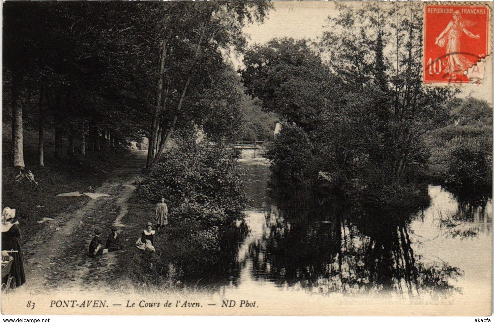 CPA Pont Aven- Le Cours de l'Aven FRANCE (1026657)