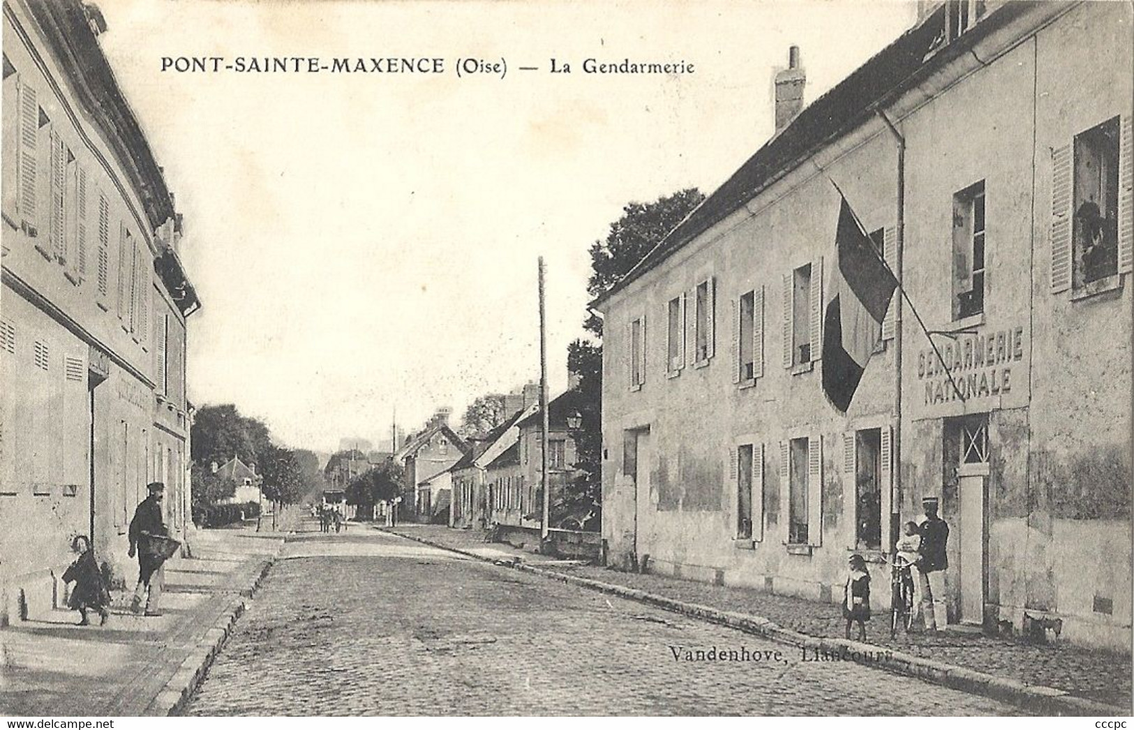 CPA Pont-Sainte-Maxence La Gendarmerie