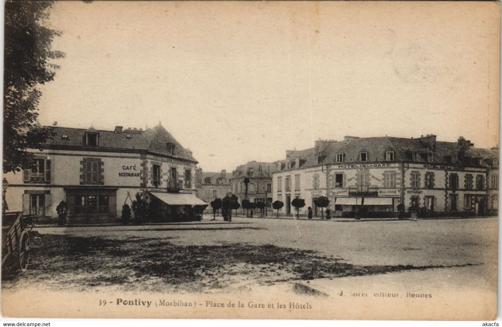 CPA PONTIVY Place de la Gare (144748)