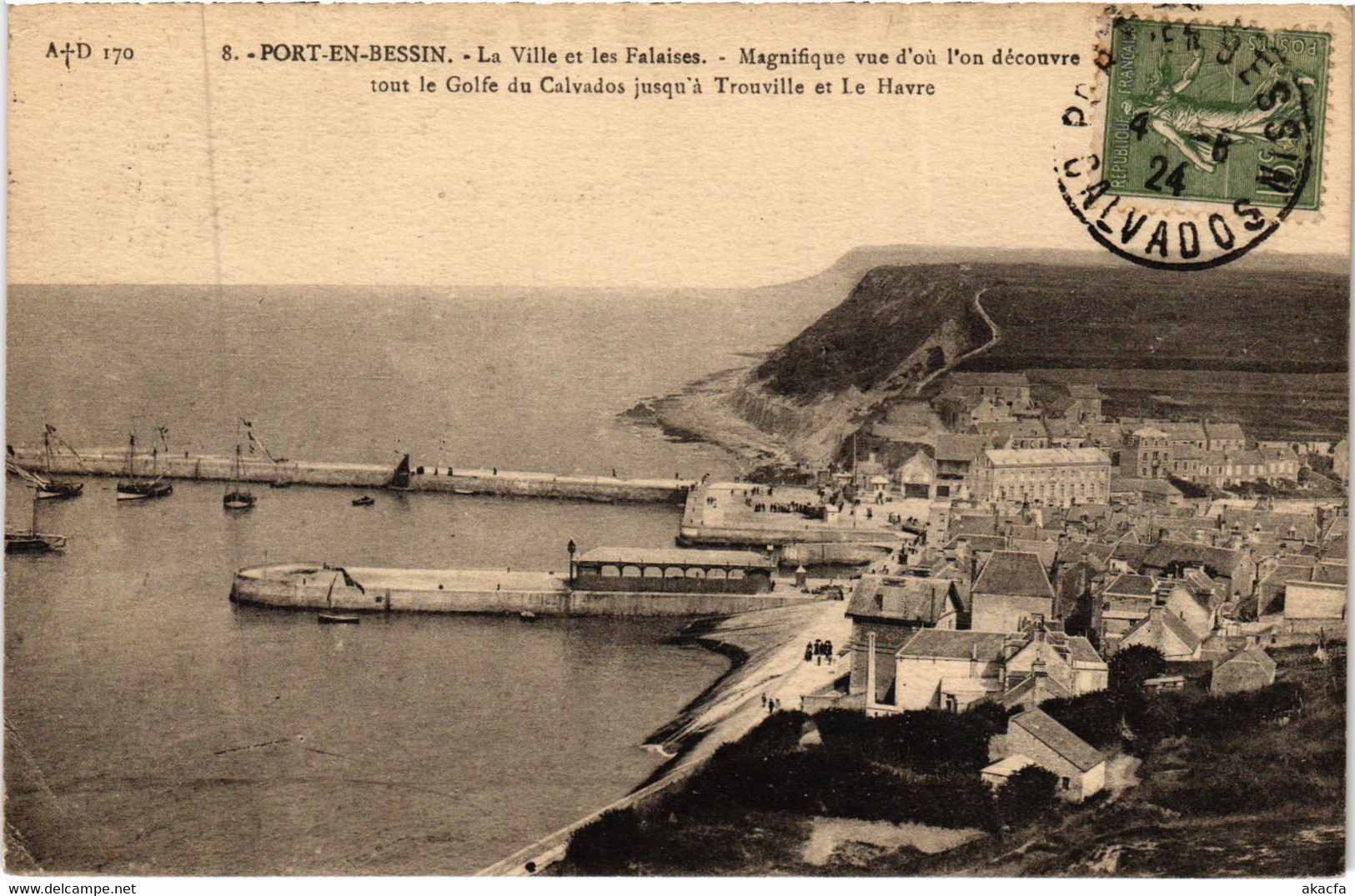 CPA PORT-en-BESSIN-HUPPAIN La Ville et les Falaises (1258135)