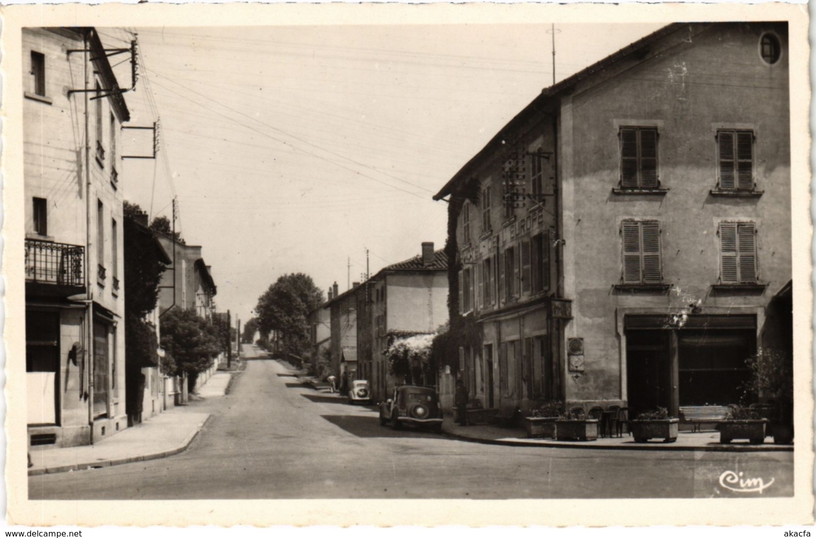 CPA Pouilly-s-Charlieu - Route de Charlieu (111349)