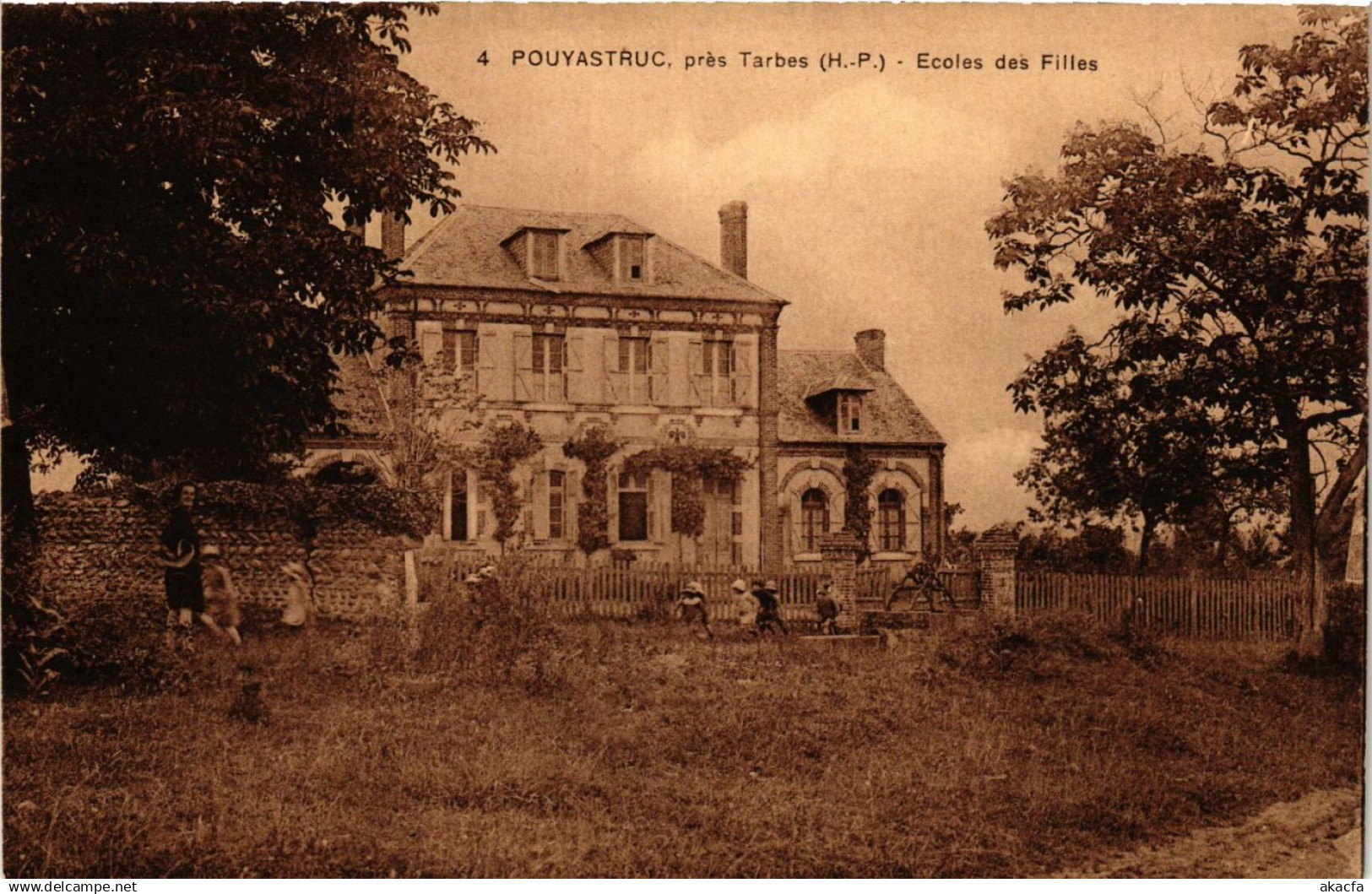 CPA POUYASTRUC Écoles des Filles (415262)