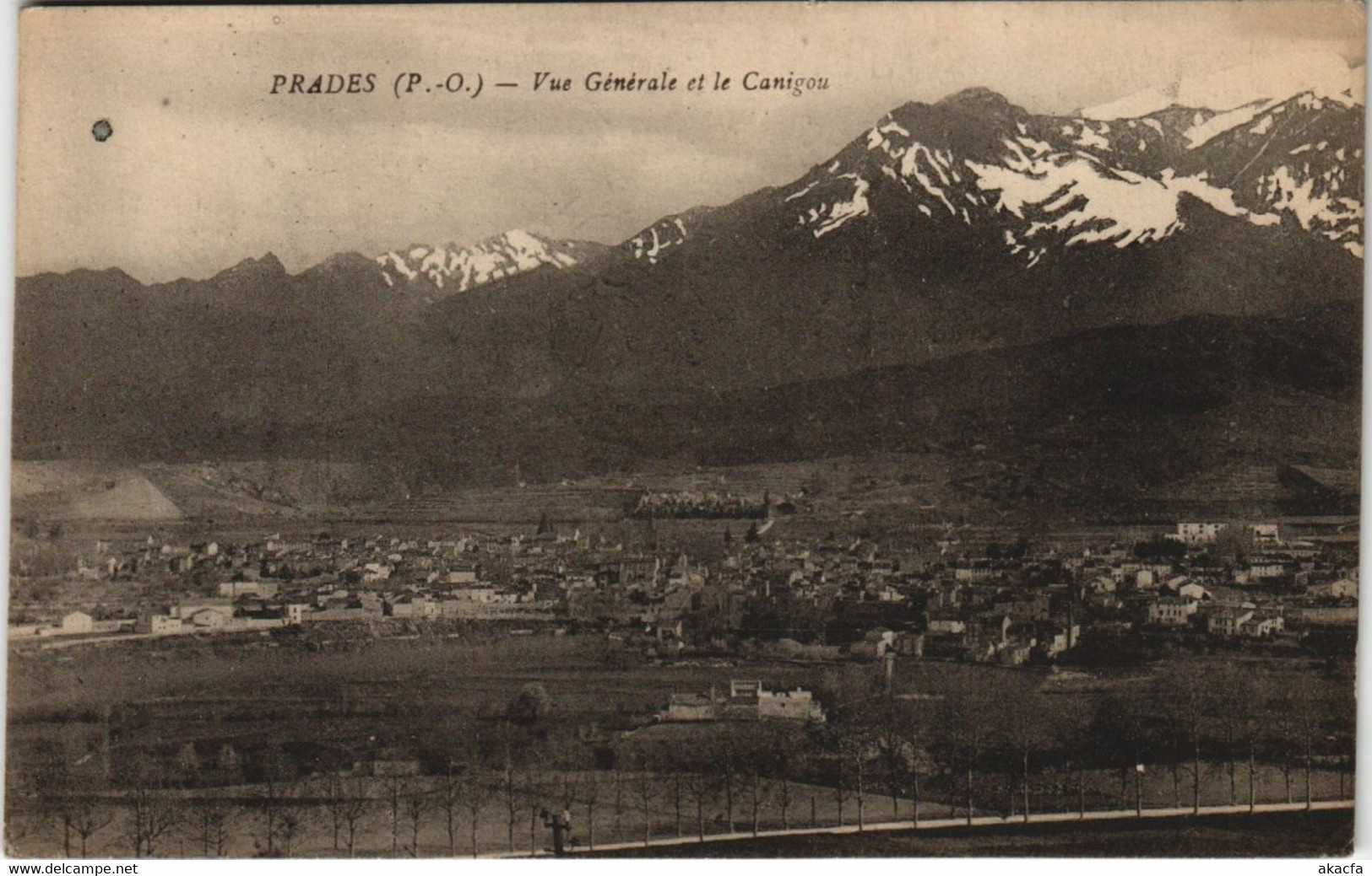 CPA PRADES Vue générale et le Canigou (144292)