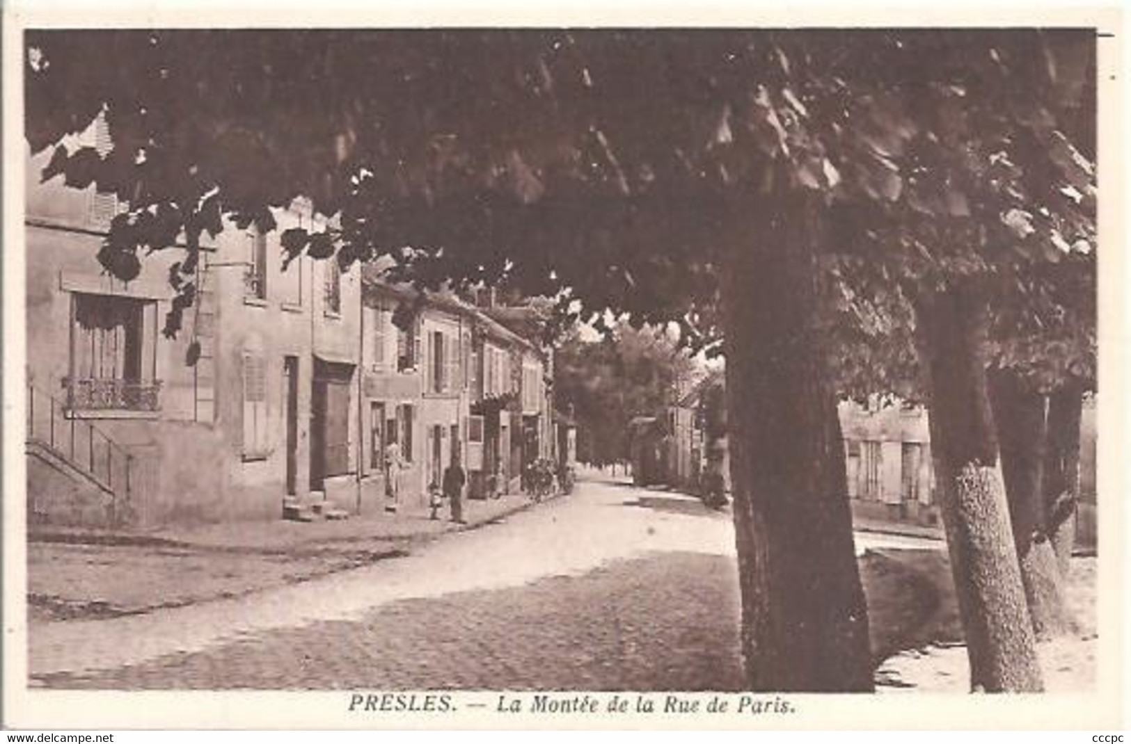 CPA Presles La Montée de la Rue de Paris