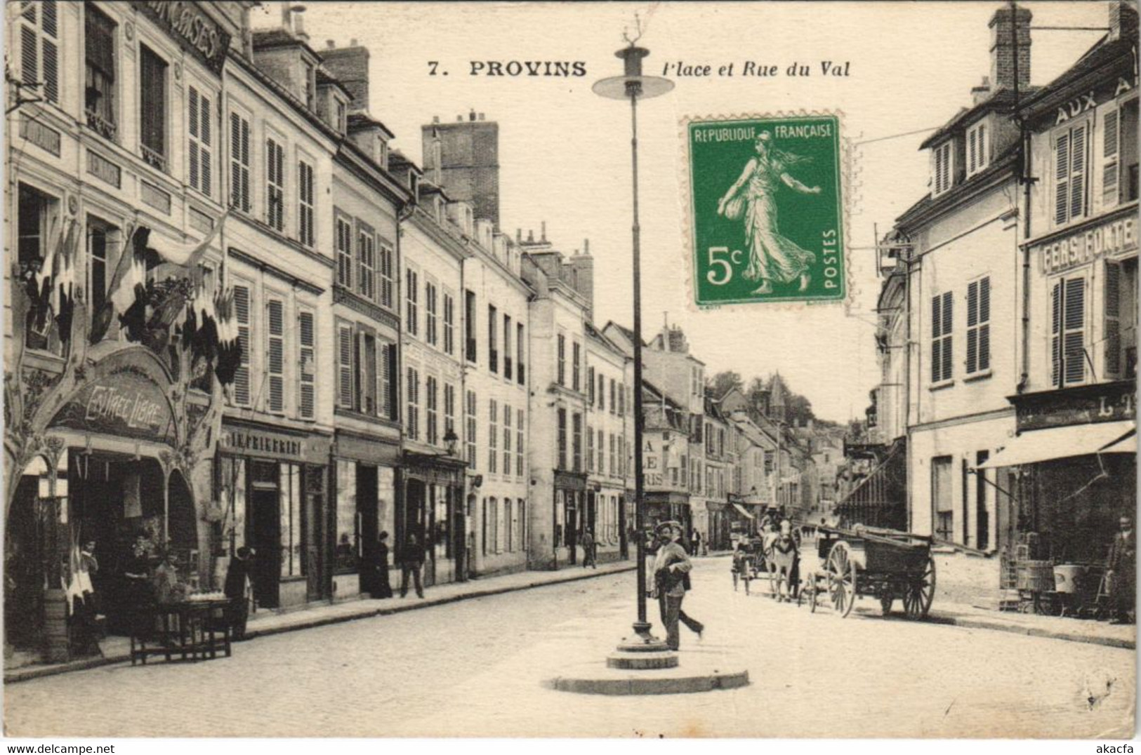 CPA PROVINS Place et Rue du Val (120166)