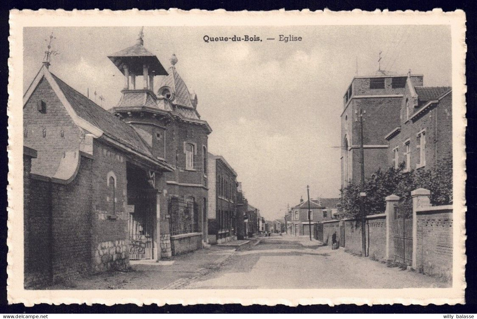 +++ CPA - QUEUE DU BOIS - Eglise  //