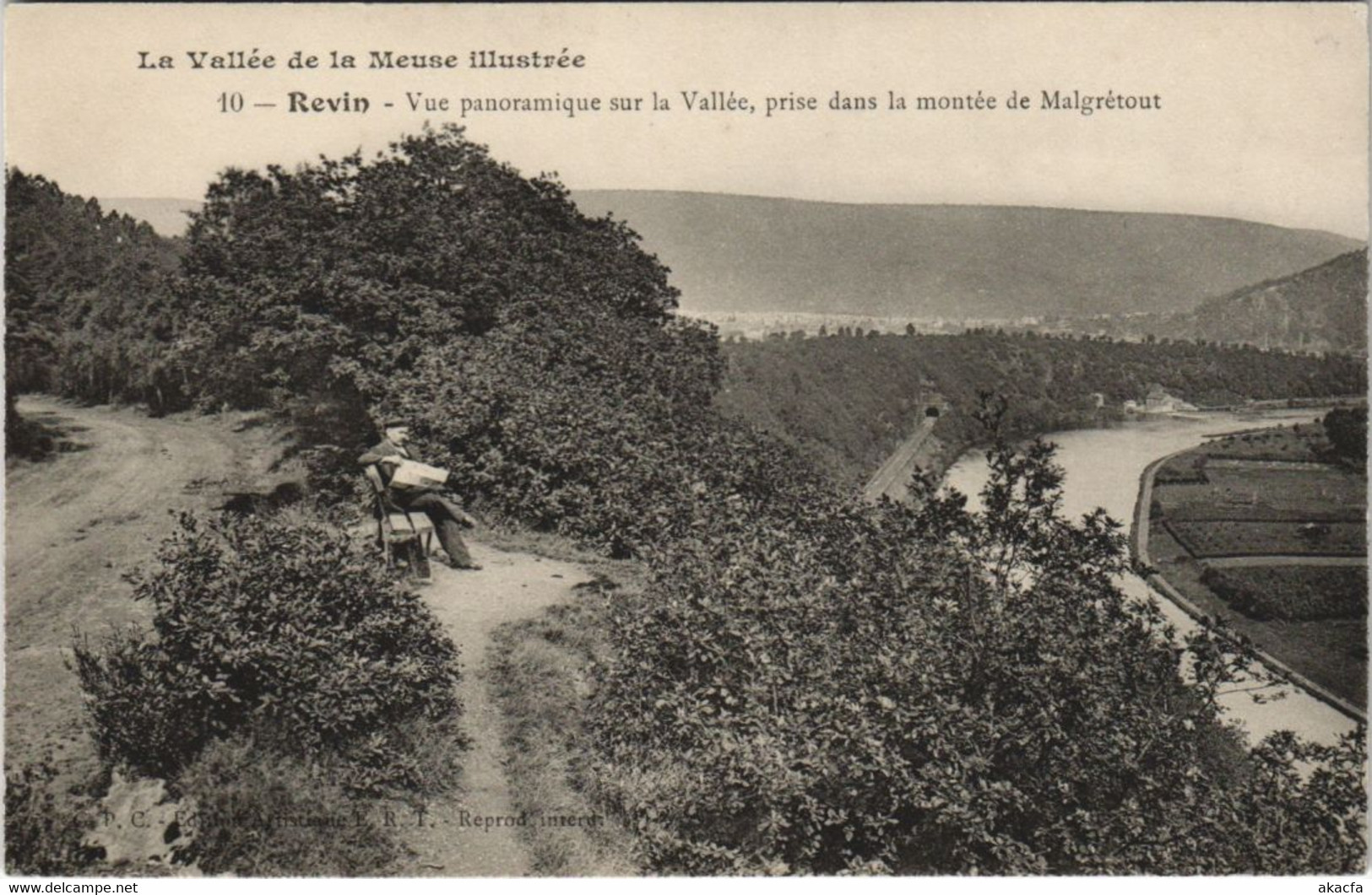 CPA REVIN - Vue panoramique sur la Vallée (135556)