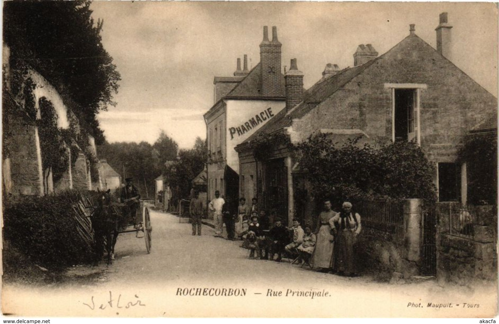 CPA ROCHECORBON - Rue Principale (229731)