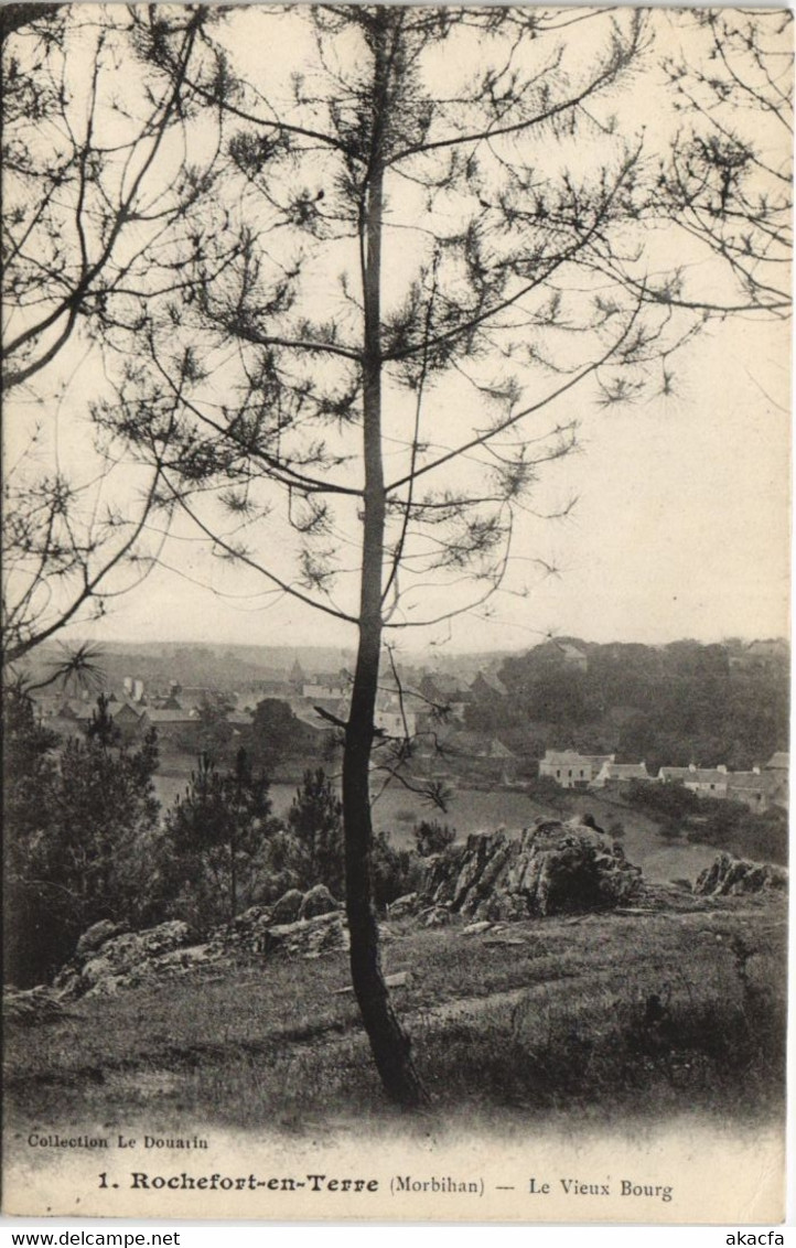 CPA ROCHEFORT-en-TERRE - Le Vieux Bourg (33018)