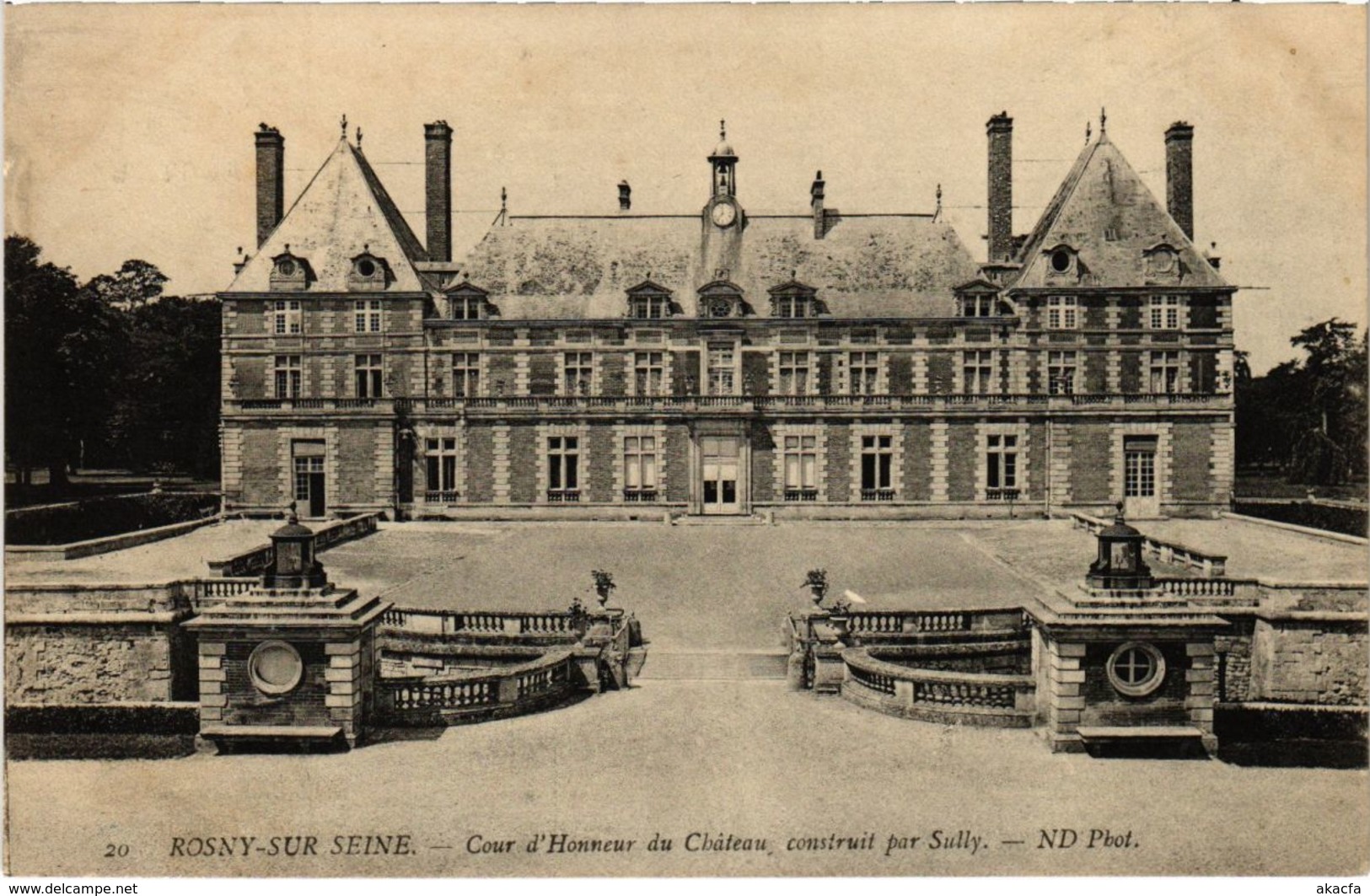 CPA ROSNY-sur-SEINE - Cour d'Honneur du Chateau construit par Sully (102640)