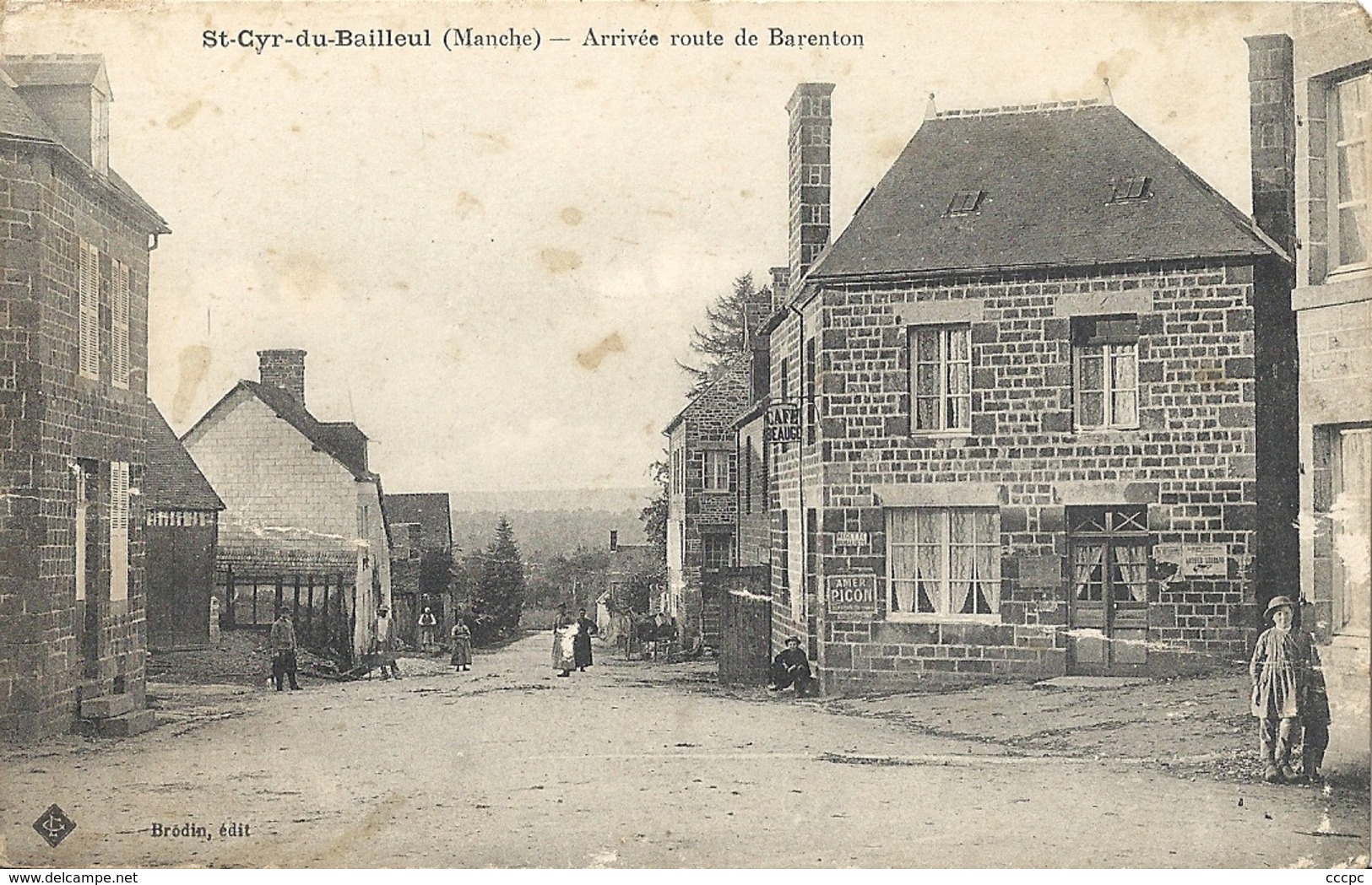 CPA Saint-Cyr-du-Bailleul - Arrivée route de Barenton