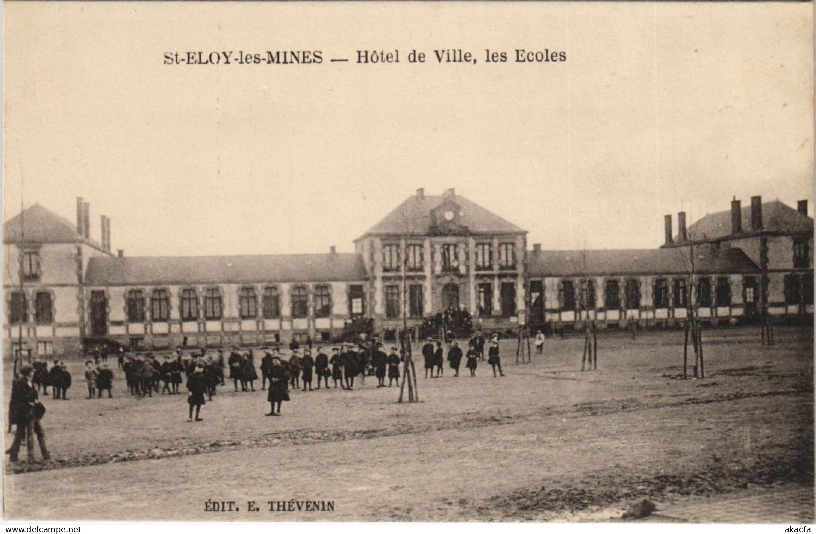 CPA SAINT-ELOY-les-MINES Hotel de Ville - Les Ecoles (1254847)