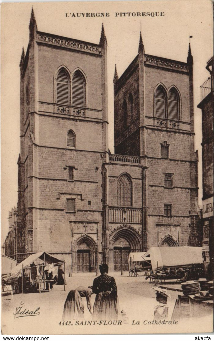 CPA Saint Flour La Cathedrale FRANCE (1090271)