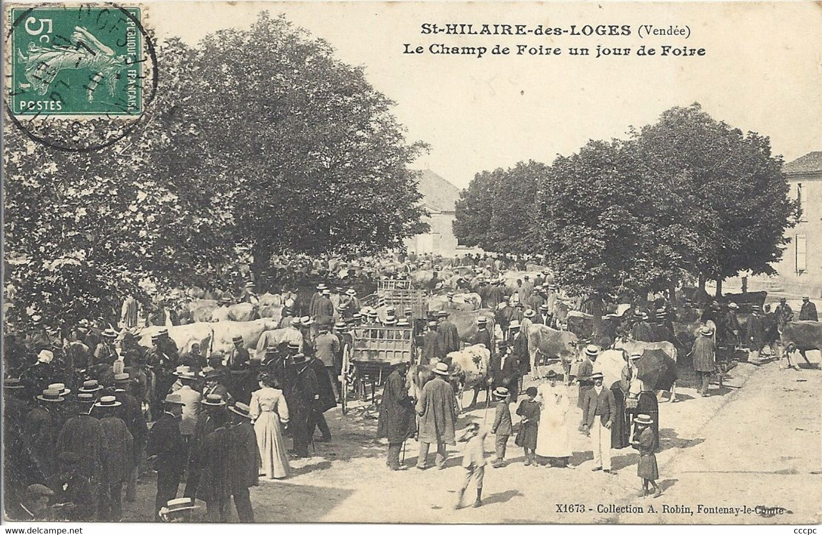 CPA Saint-Hilaire-des-Loges Le Champ de Foire un jour de Foire