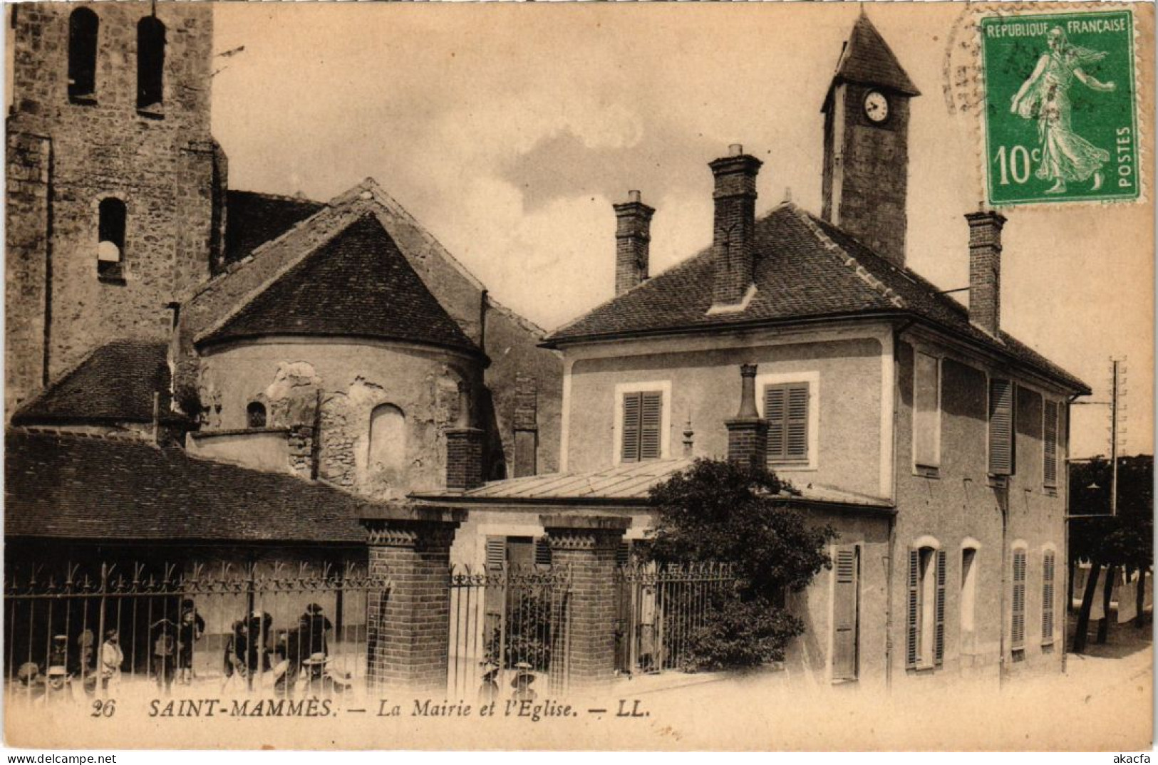 CPA Saint-Mammes La Mairie et l'Eglise FRANCE (1300532)