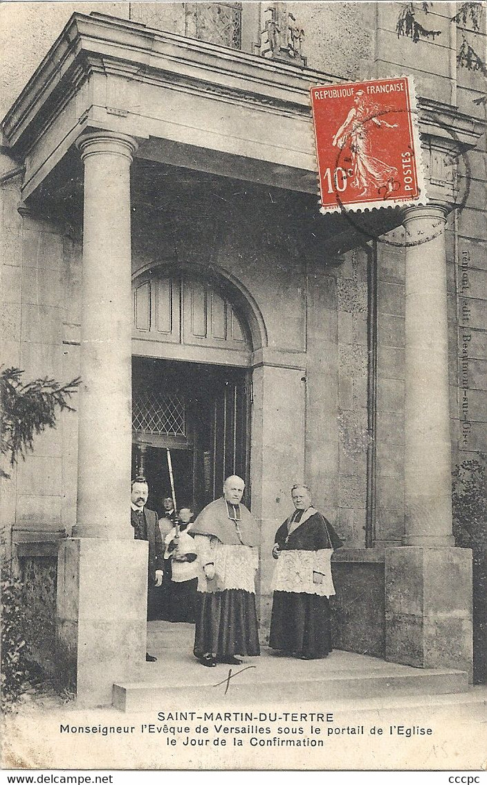 CPA Saint-Martin-du-Tertre Monseigneur l'Evèque de Versailles sous le Portail de l'Eglise le jour de la Confirmation