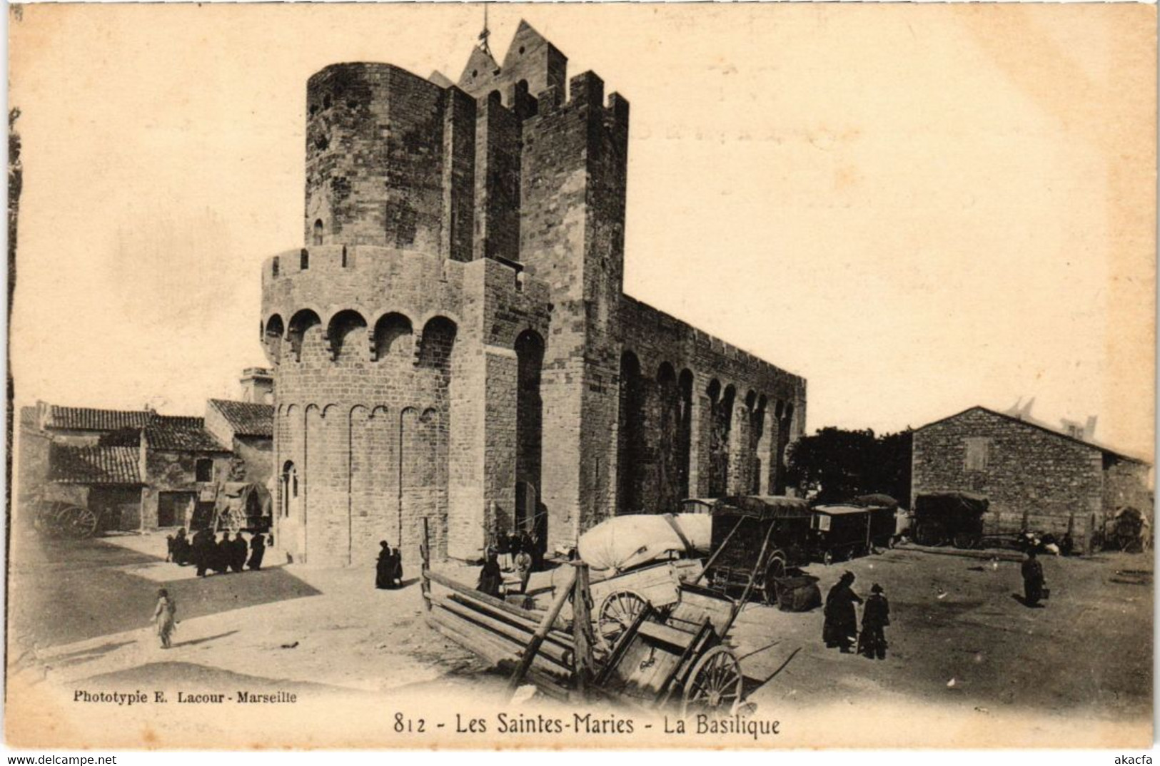 CPA SAINTES-MARIES-de-la-MER LES SAINTES-MARIES - La Baislique (1258952)