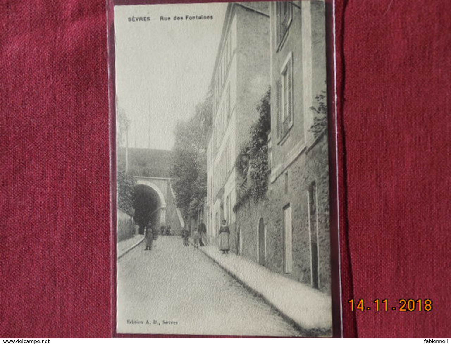 CPA - Sèvres - Rue des Fontaines