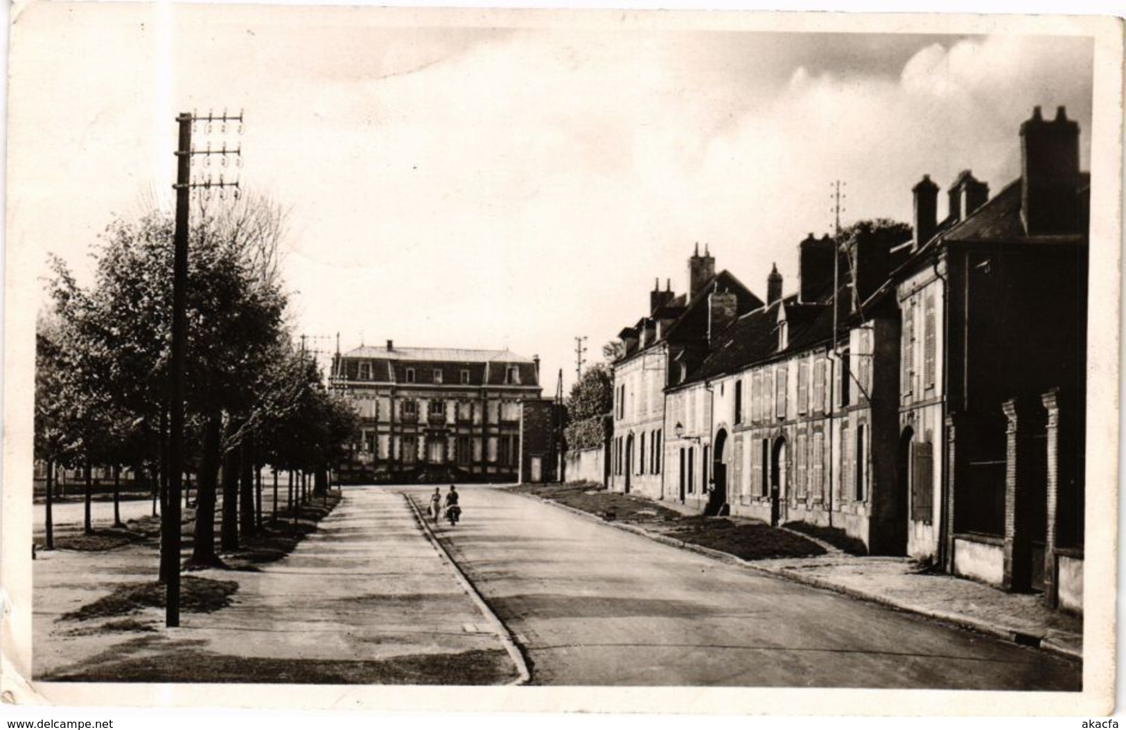 CPA SEZANNE (Marne) - Place du champ Benoit (245320)