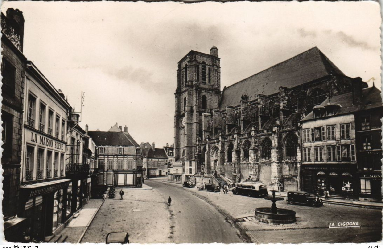 CPA SEZANNE - Place de la Republique (132052)