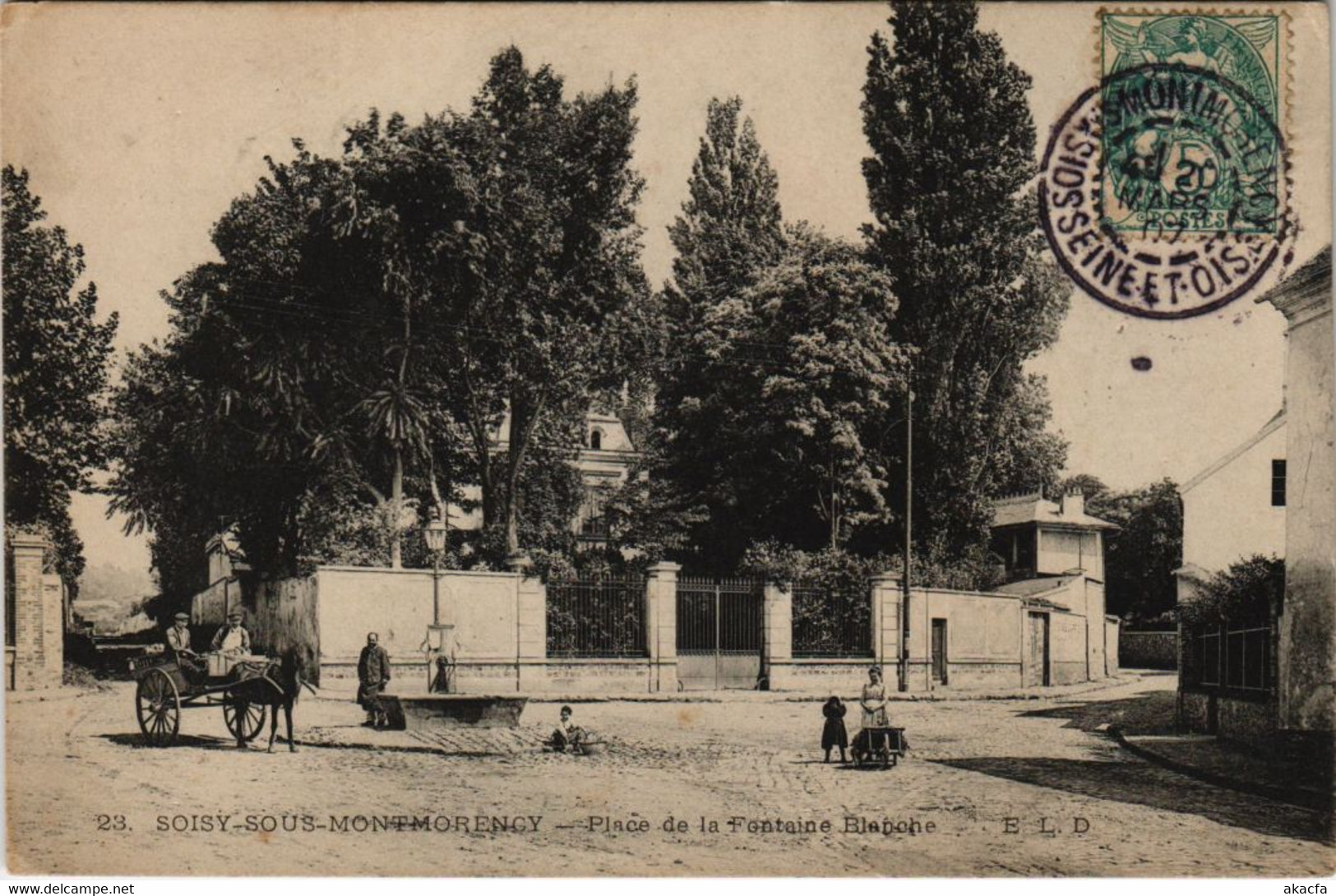 CPA SOISY-sous-MONTMORENCY - Place de la Fontaine Blanche (65513)