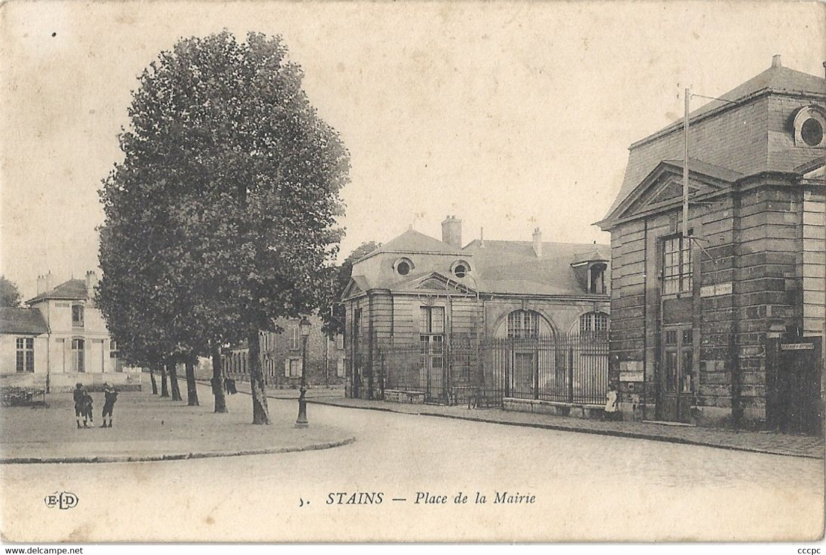 CPA Stains Place de la Mairie