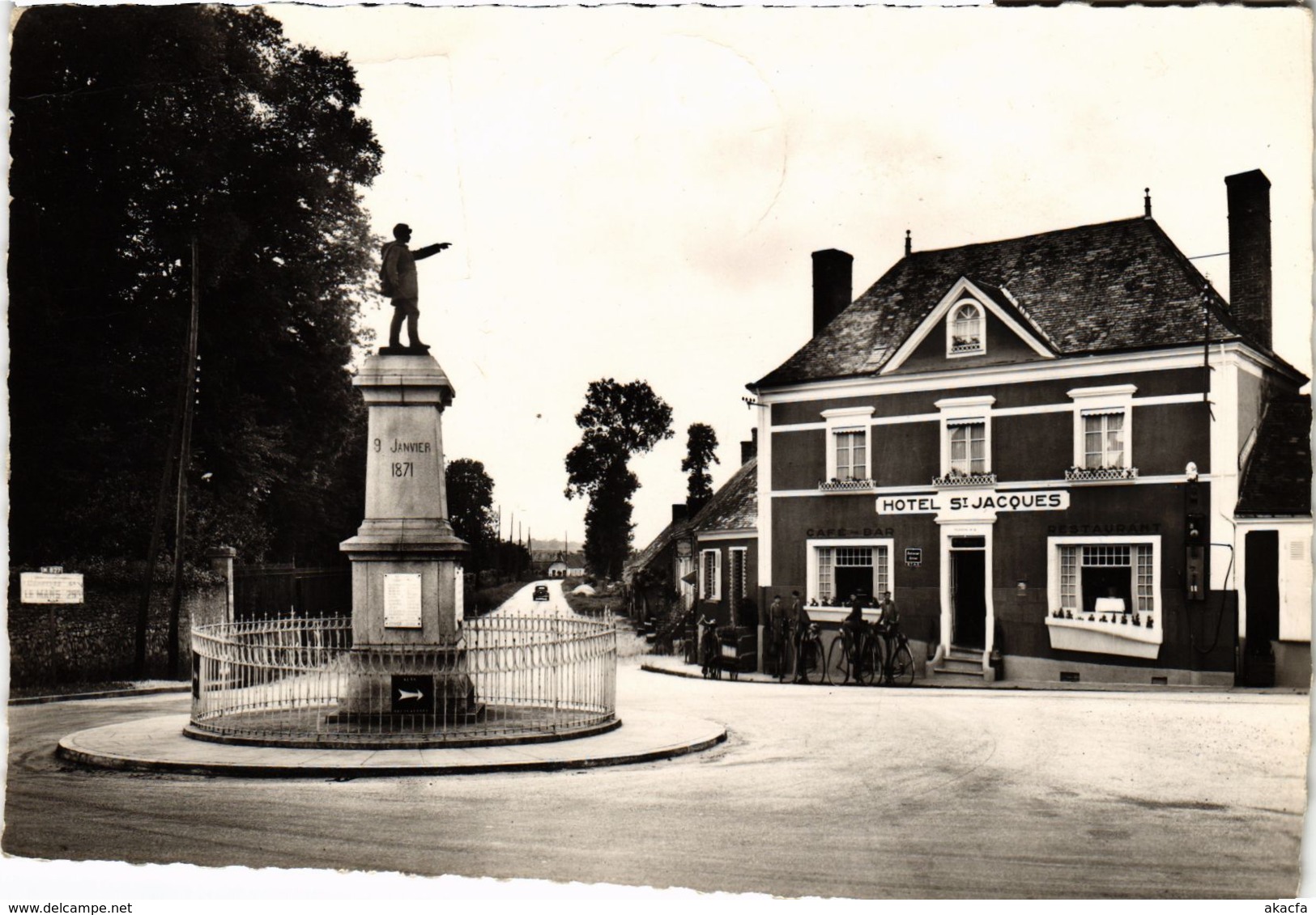 CPA Thorigné-sur-Dué - Carrefour du Monument et Route de CONNERRÉ (112341)