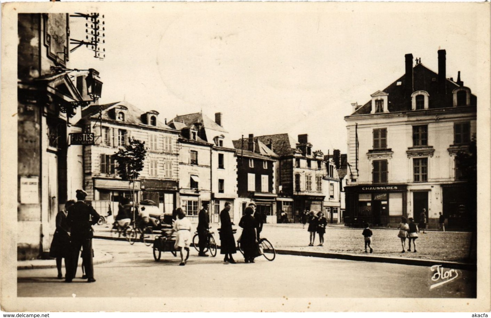 CPA THOUARS (Deux-Sevres) - Place St-Medard (297478)