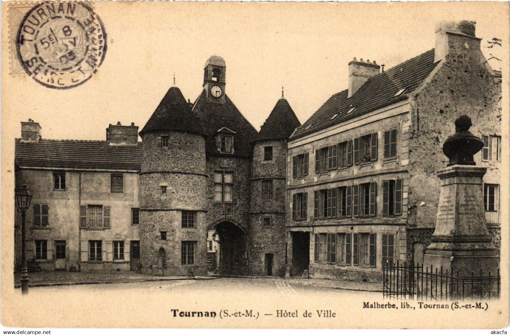 CPA TOURNAN-en-BRIE Hotel de Ville (1298896)