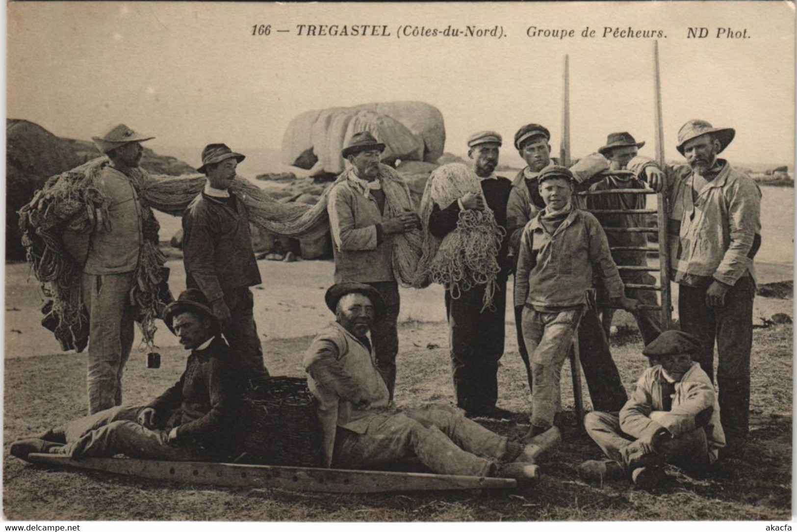 CPA TRÉGASTEL - Groupe de Pecheurs (119294)