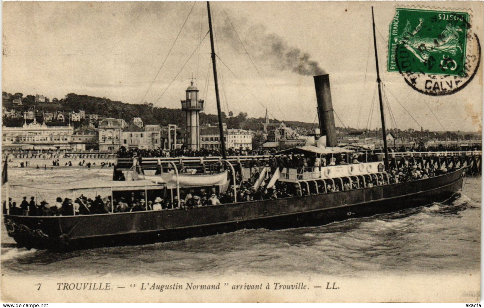 CPA TROUVILLE - L'Augustin Normand arRIVAnt a TROUVILLE (422251)