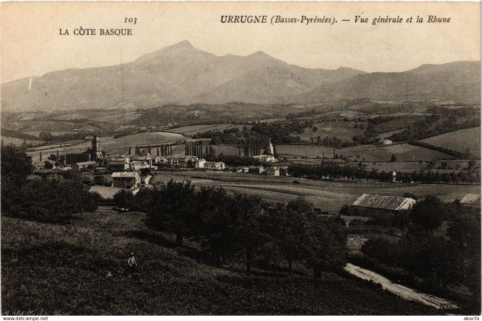 CPA URRUGNE - Vue générale et la Rhune (365367)