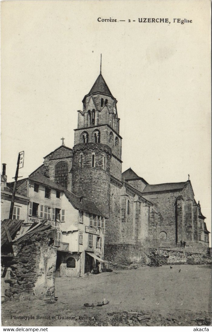 CPA UZERCHE Eglise (144599)