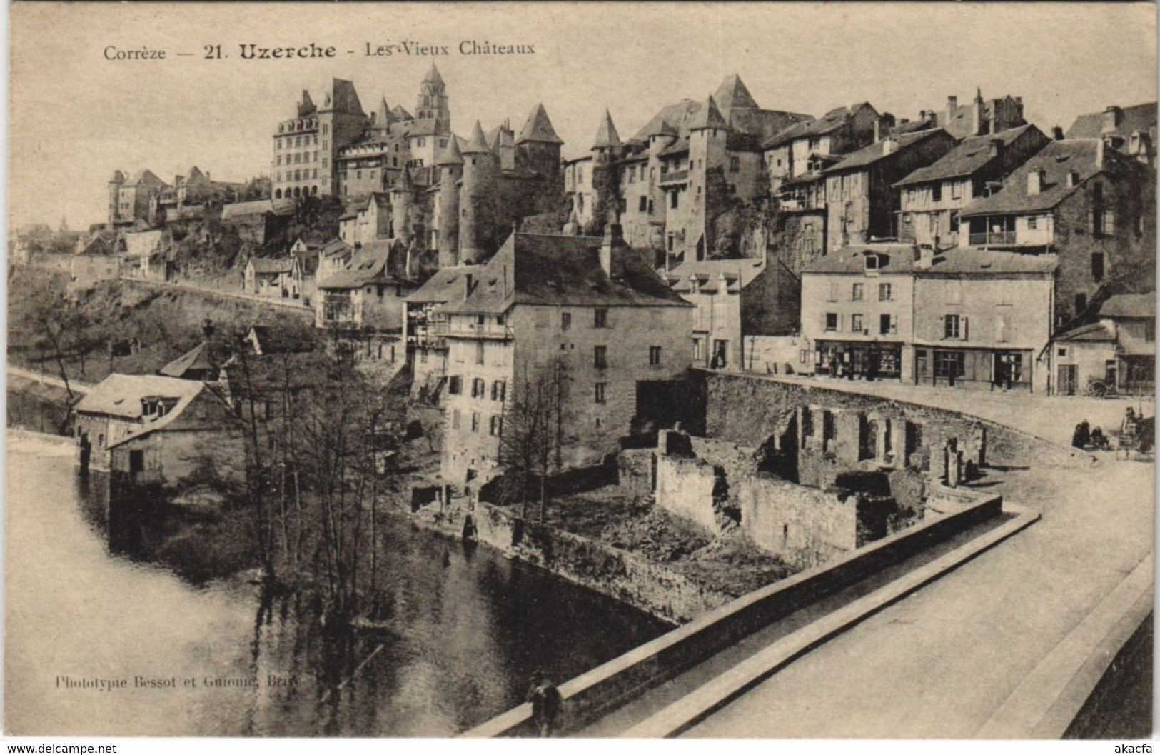 CPA UZERCHE Vieux Chateau (144636)