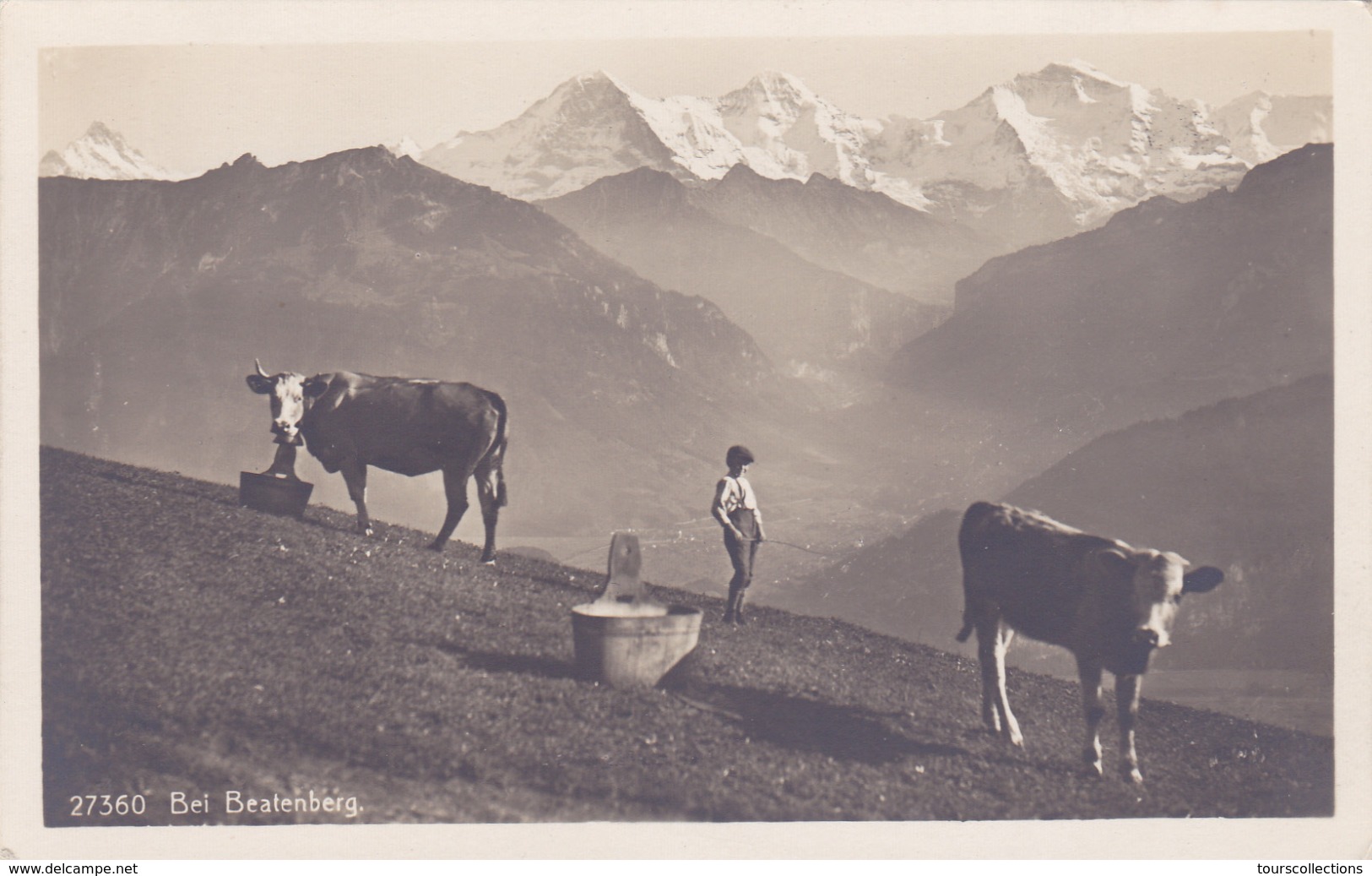 CPA VACHES SUISSE ALPAGE ALPES BEI BEATENBERG jeune paysan agriculteur vache abreuvoir canton Berne lac de Thoune