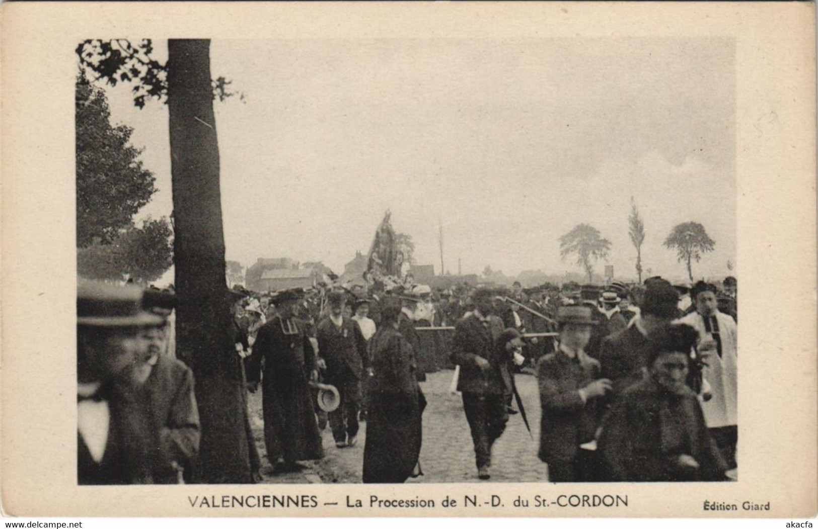 CPA VALENCIENNES - La Procession (136709)