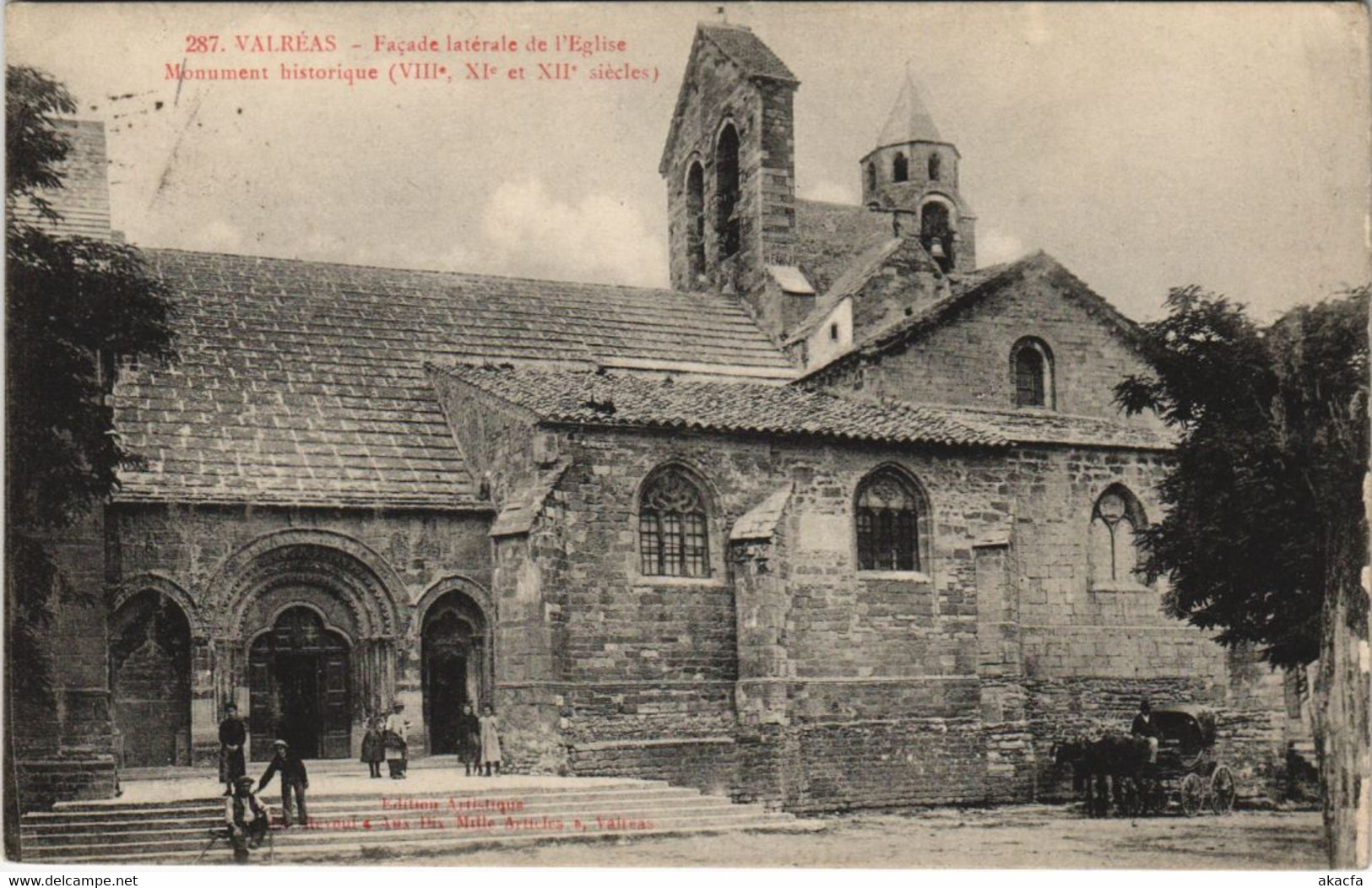 CPA VALREAS Facade Laterale de l'Eglise (1086554)