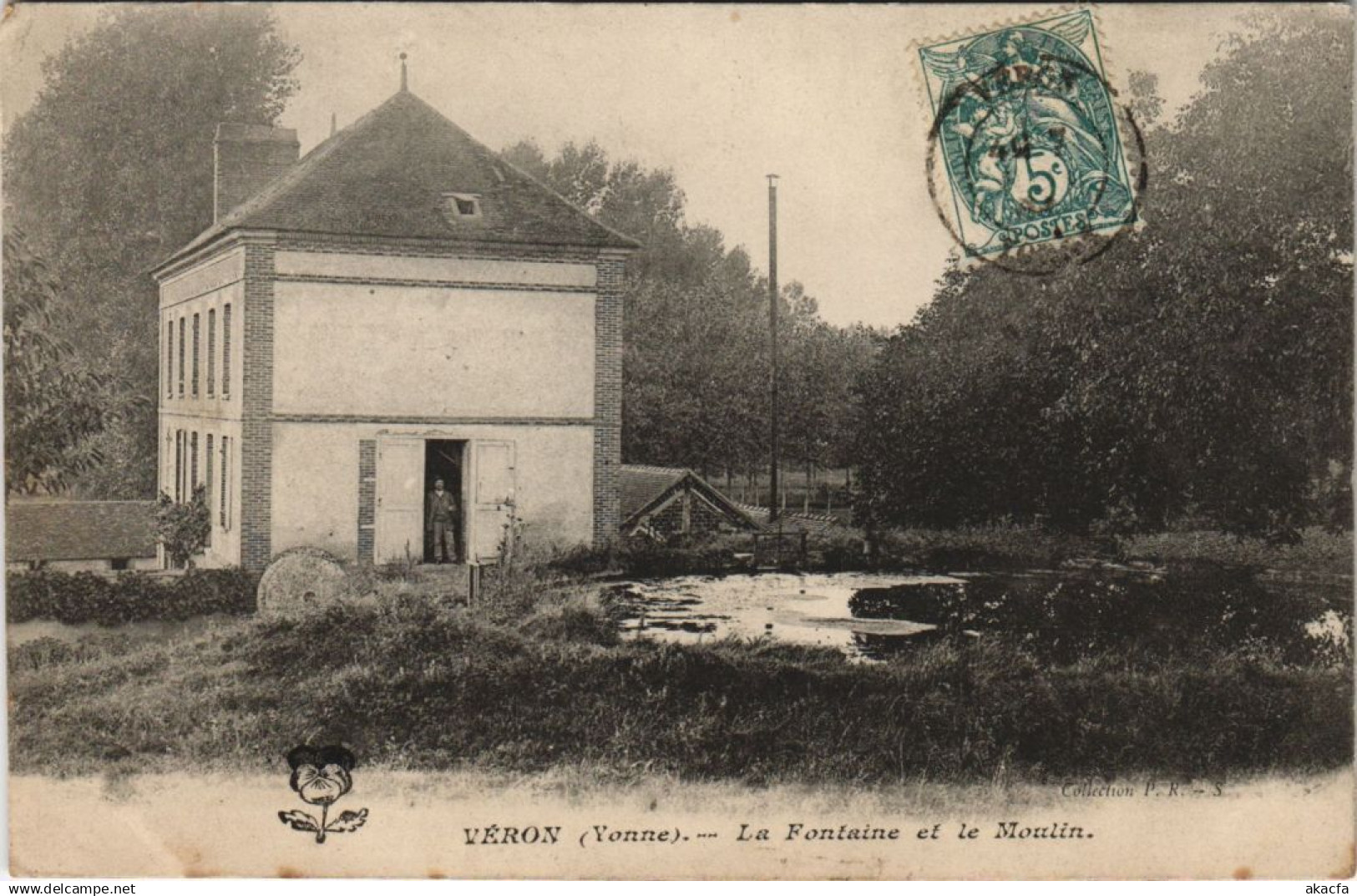 CPA VERON La Fontaine et le Moulin (49237)