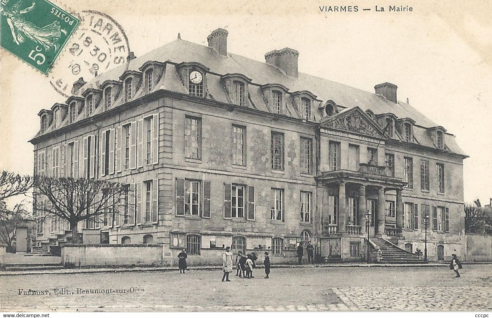 CPA Viarmes La Mairie