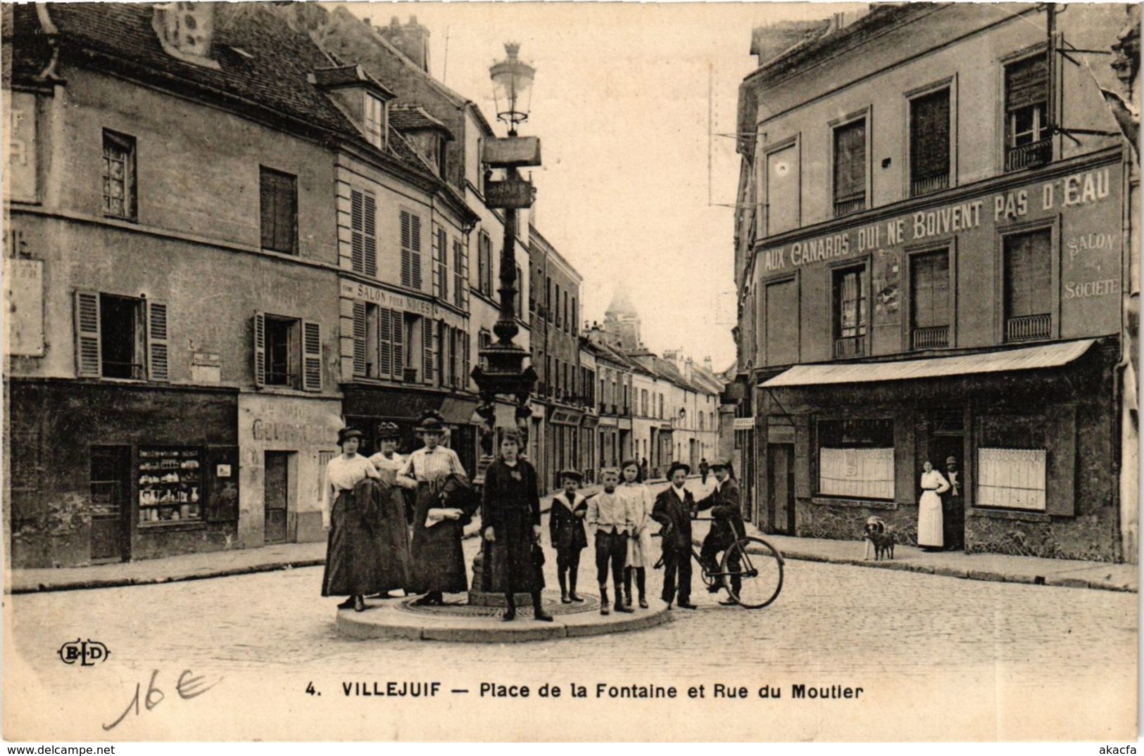 CPA VILLEJUIF Place de la Fontaine et Rue du Moutier (869726)