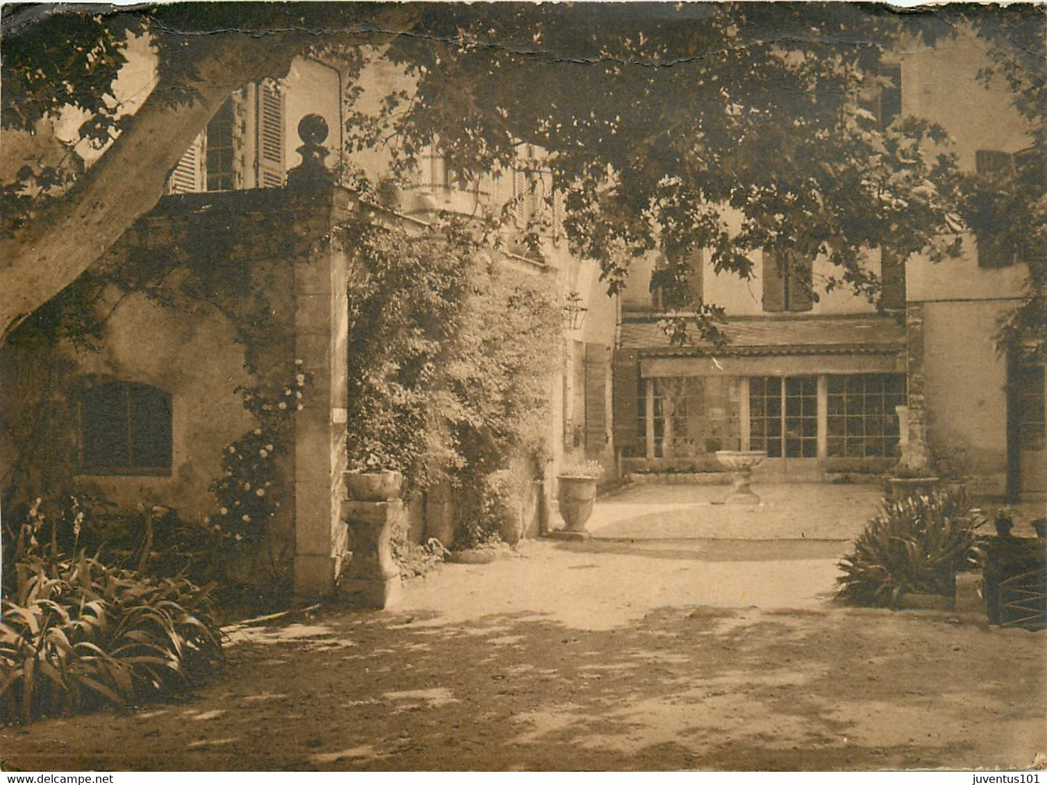 CPA Villeneuve lès Avignon-Hostellerie Le Prieuré     L357