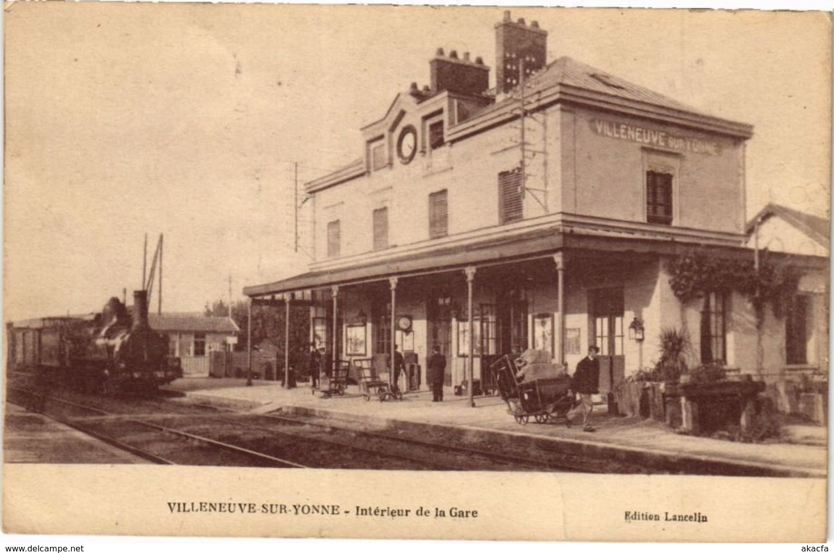 CPA VILLENEUVE-sur-YONNE - Int. de la Gare (211359)