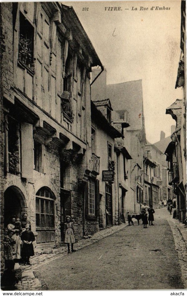 CPA VITRÉ - La Rue d'Embas (226803)