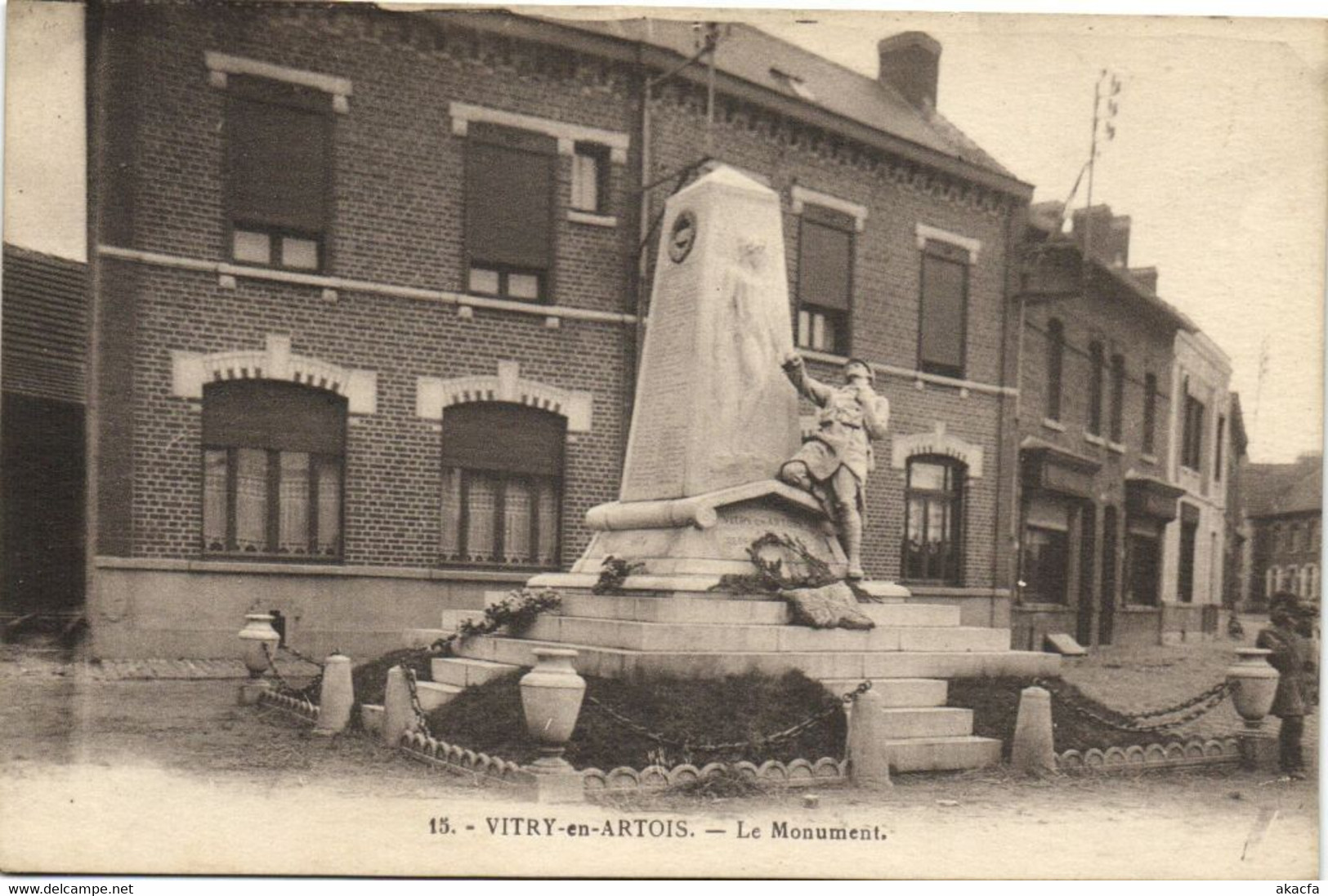 CPA Vitry-en-Artois - Le Monument (172573)