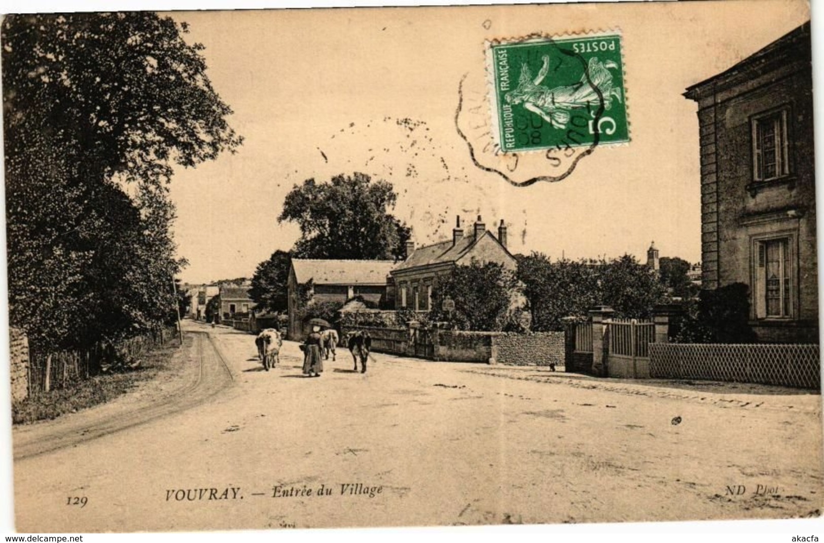 CPA VOUVRAY-Entrée du Village (266564)