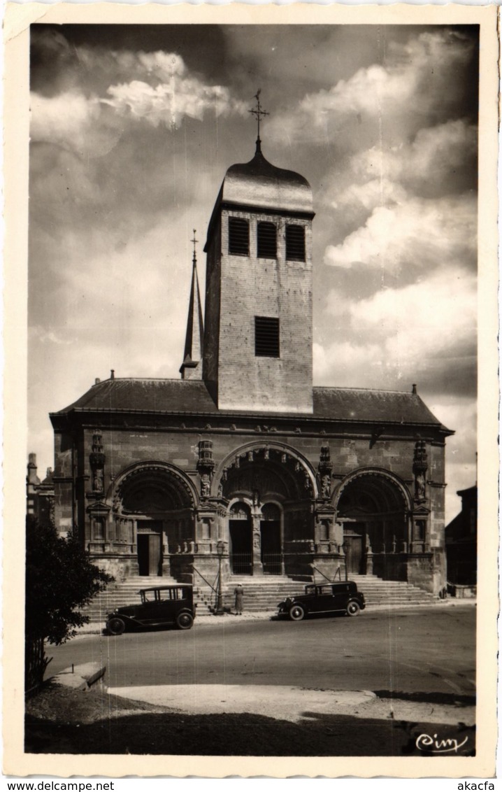 CPA VOUZIERS - L'Eglise (113043)