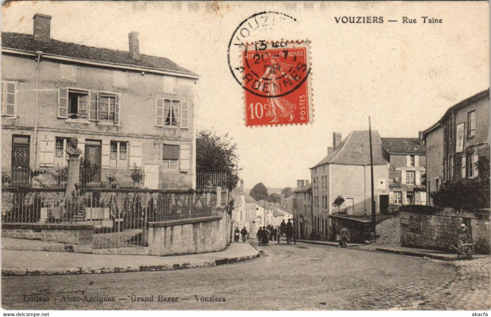 CPA VOUZIERS - Rue Taine (135837)