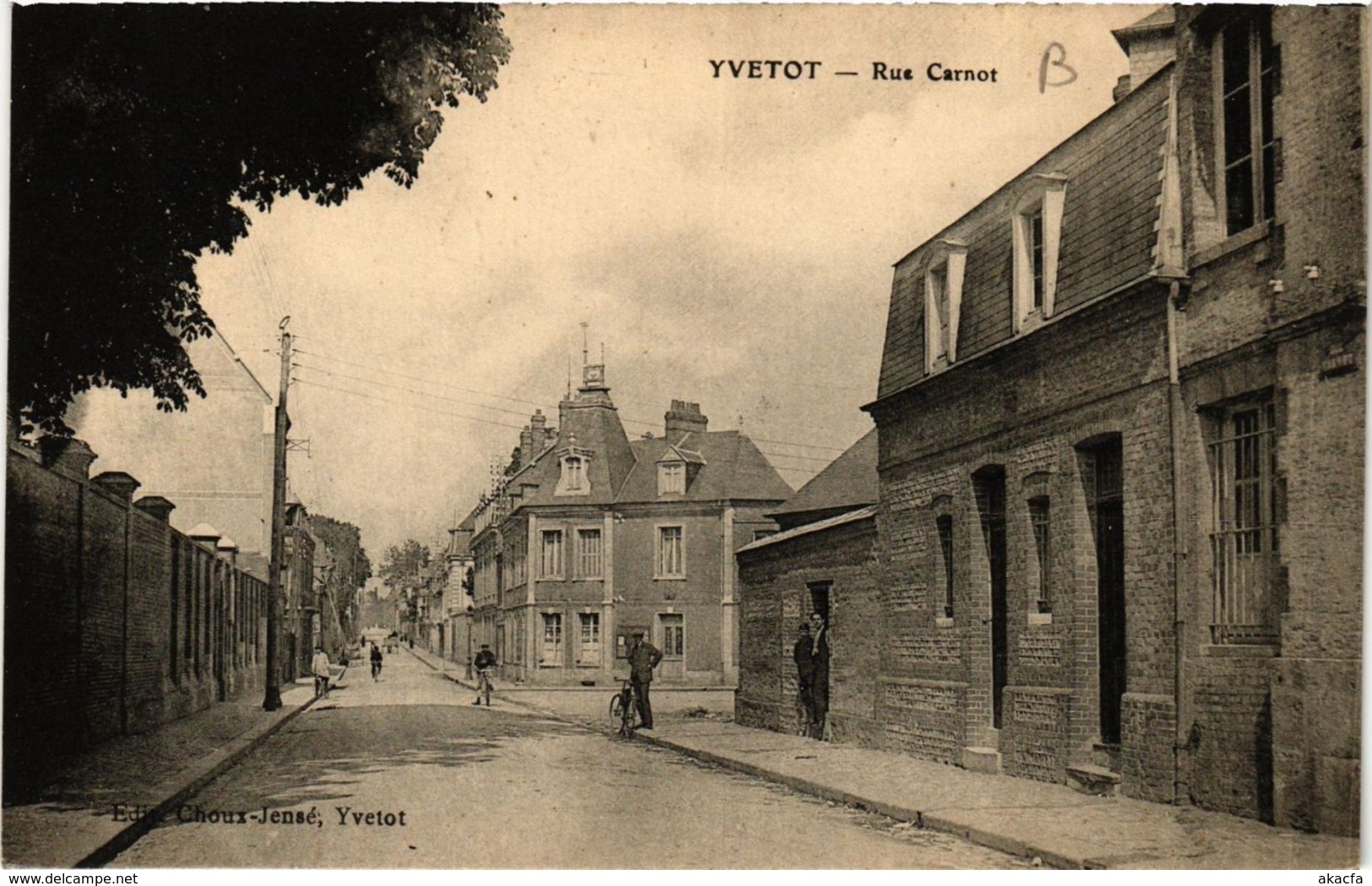 CPA YVETOT-Rue Carnot (349256)