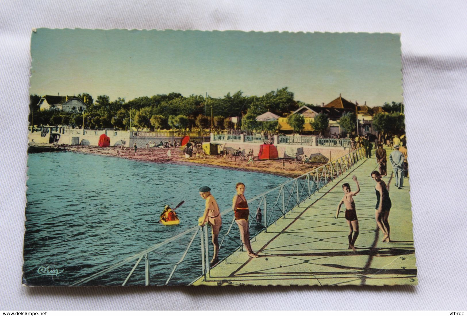 Cpm 1953, Andernos les bains, la grande plage, Gironde 33